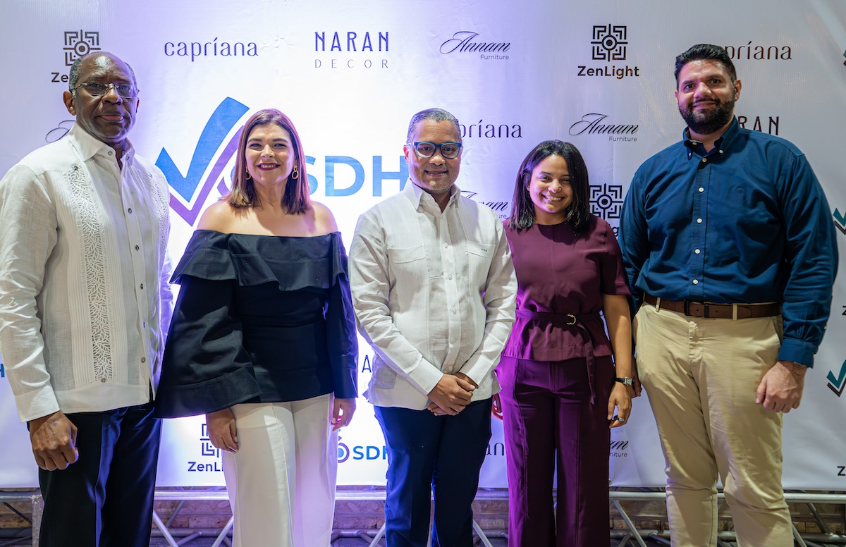 Carlos Peguero, Pamela Mallén, Juan Martínez, Carmen González y Pedro Ávila.